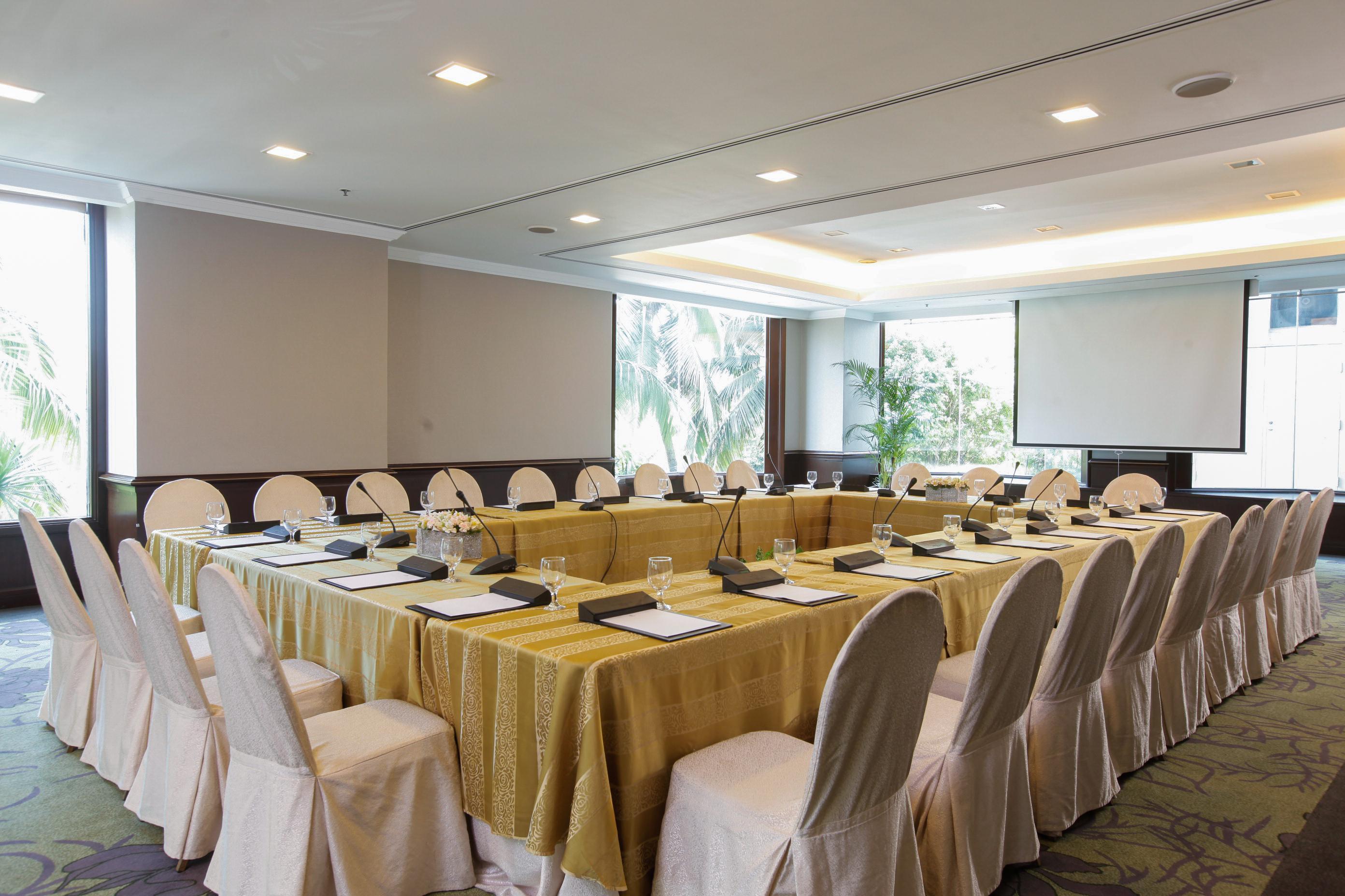 Diamond Hotel Philippines Manila Eksteriør billede